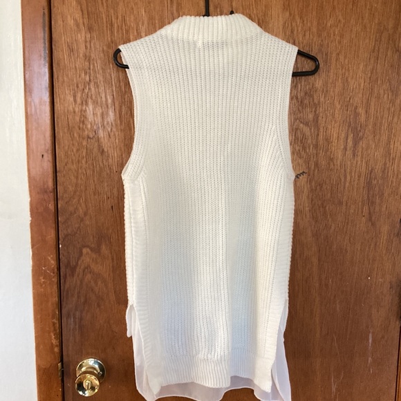 bishop & young top - Picture 4 of 4